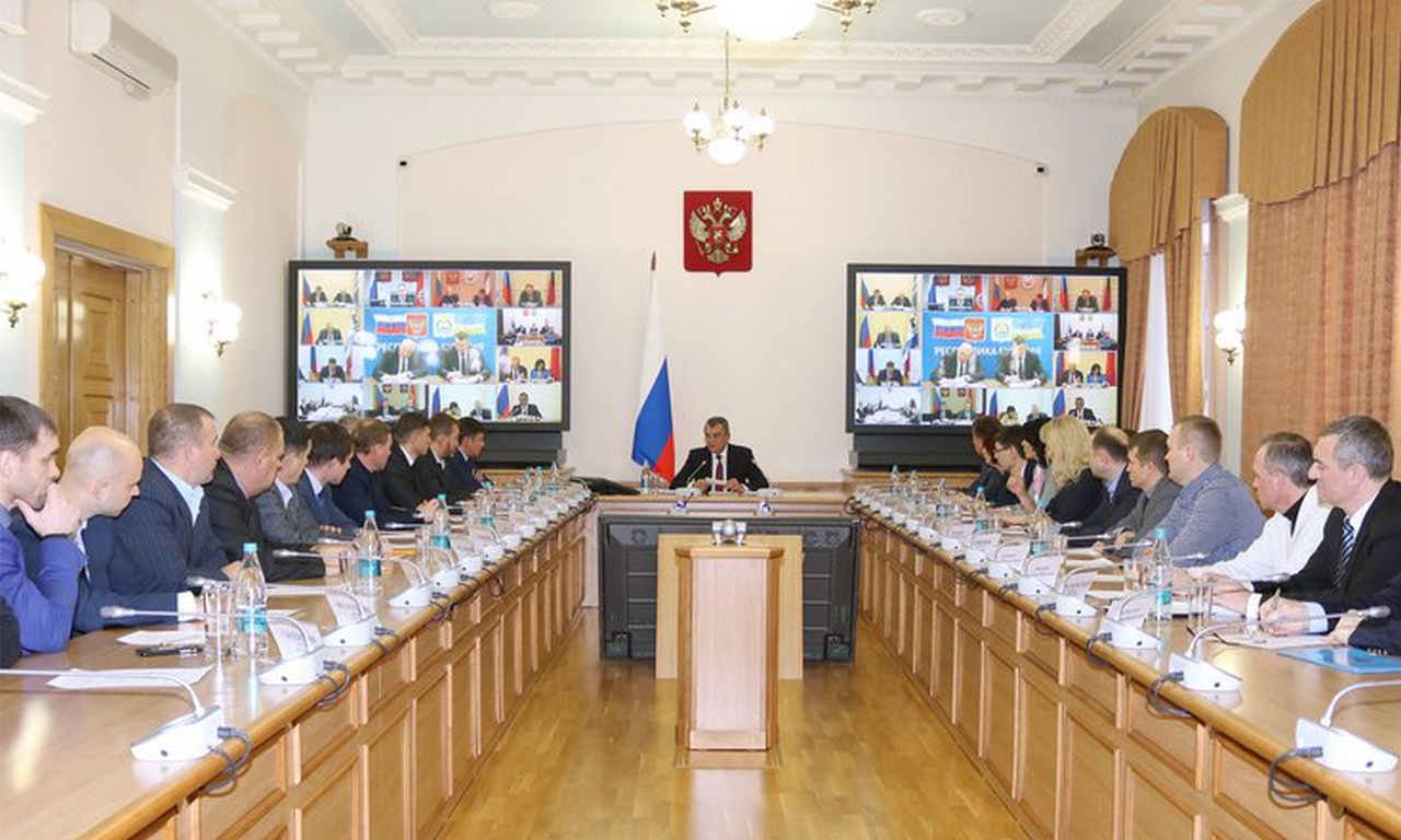 Полномочный представитель провёл совещание по вопросам развития сибирских спортивных федераций