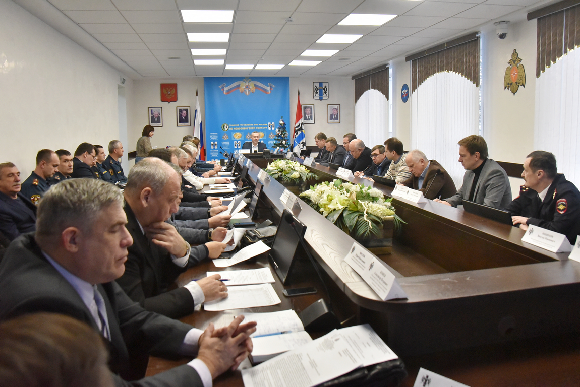 Врио Губернатора Андрей Травников провёл внеочередное заседание комиссии по предупреждению и ликвидации чрезвычайных ситуаций