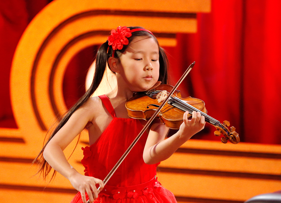 11-летняя скрипачка-вундеркинд и мэтр дирижирования из Франции представят программу французской музыки на Транссибирском Арт-Фестивале