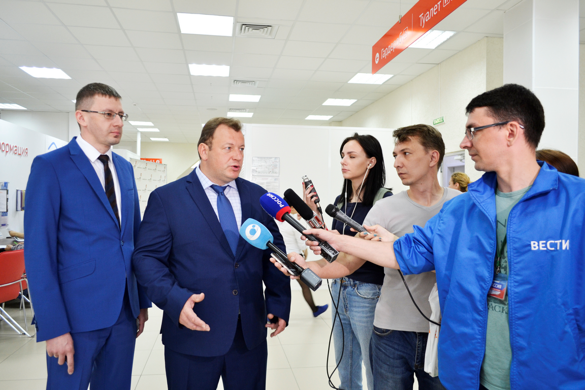 Новый проект «Электронные госуслуги в МФЦ» стартовал в Новосибирской области