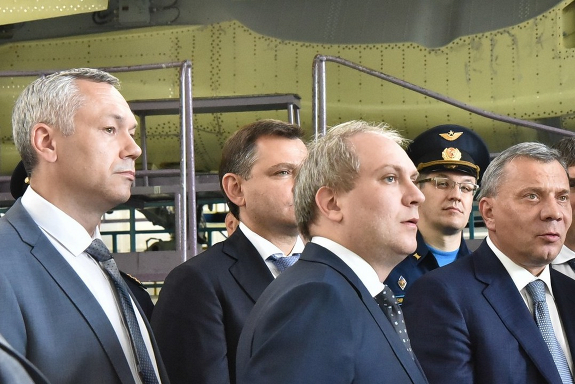 Вице-премьер РФ Юрий Борисов и глава региона Андрей Травников посетили Новосибирский авиационный завод имени Чкалова