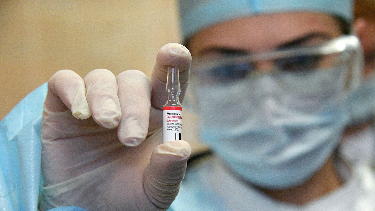 В Новосибирске открылся первый круглосуточный пункт вакцинации от COVID-19