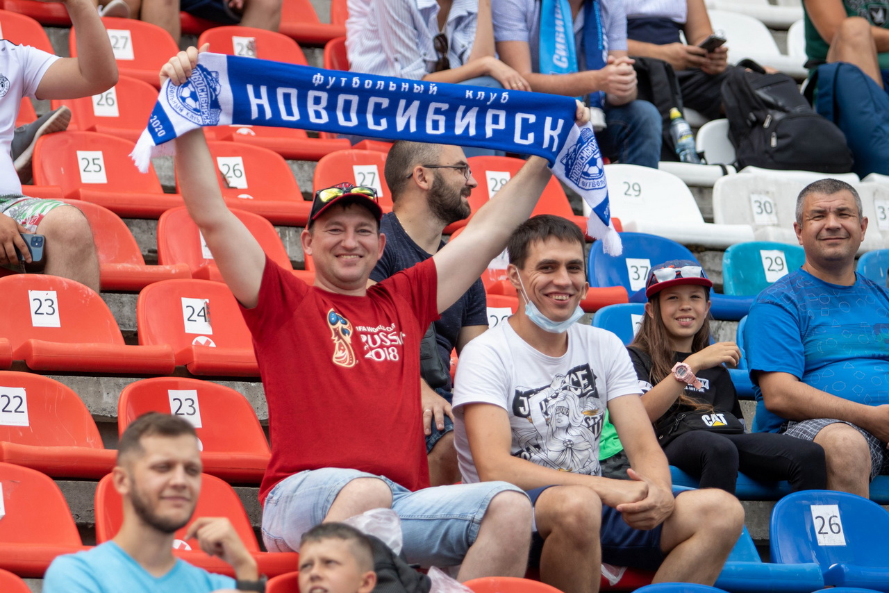 ФК «Новосибирск» провёл первую домашнюю игру на обновлённом поле стадиона «Спартак»