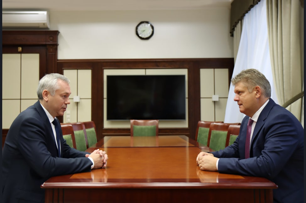 Полномочный представитель обсудил с губернатором Новосибирской области социально-экономическое развитие региона